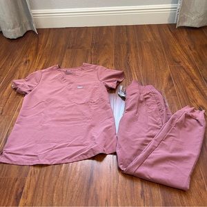Figs size SMALL top, XS jogger scrubs set. Perfect used condition. Smoke free.